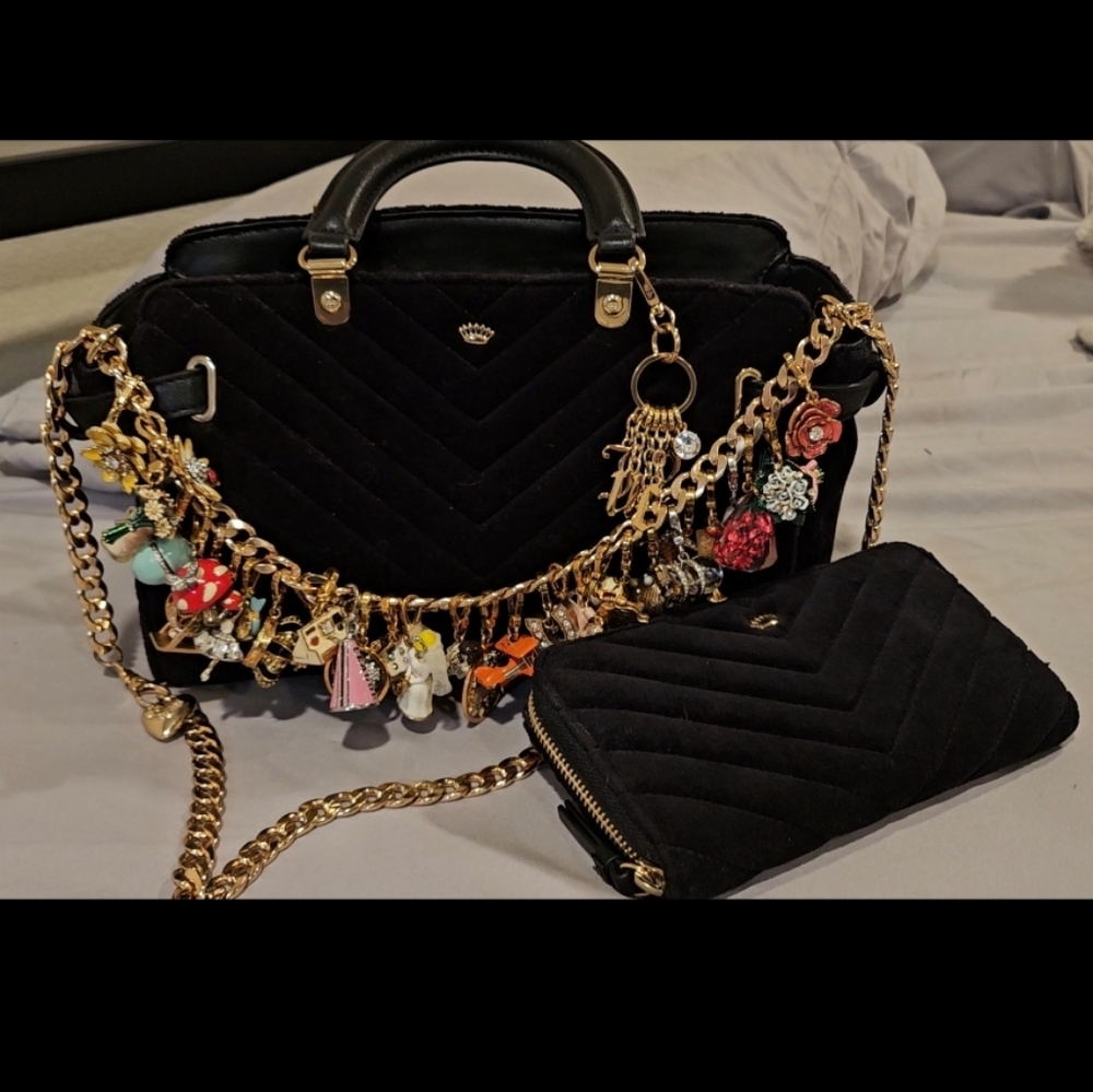 Elegant Black Quilted Juicy Couture Wallet Purse Set With Juicy Charm Collection